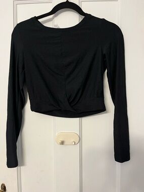 Beyond Yoga Black Featherweight Center Stage Cropped Long Sleeve Pullover M